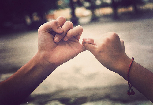 عکس دست دختر و پسر در دست هم تصاویر عاشقانه